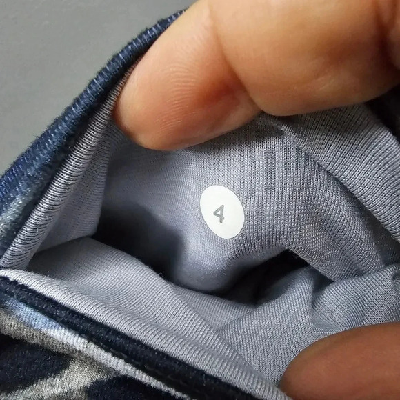 Lululemon Camo Crop‎ Leggings Womens Size 4 - Picture 5 of 7